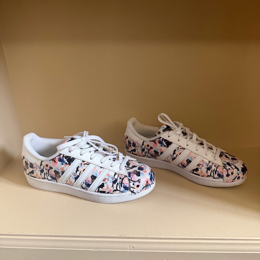 adidas Women's Floral Print White Pink Blue Athletic Sneakers